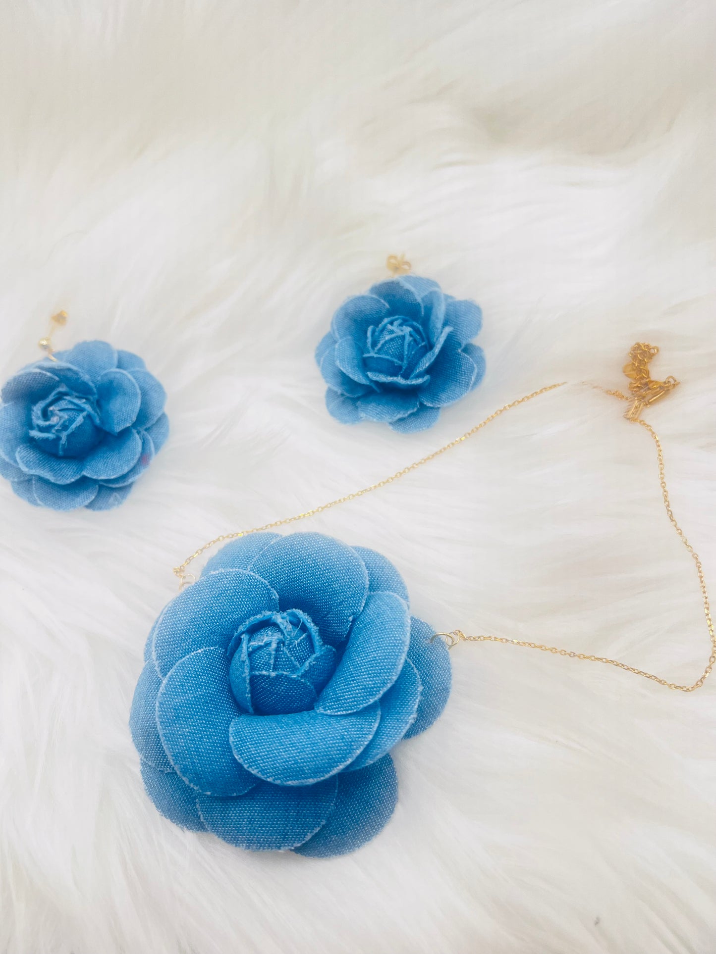 Denim Rose Jewelry Set with Gold-Plated Stainless Steel Chain
